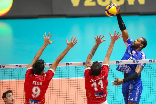 AXA Sigorta Kupa Voley'de İBB'nin Fırtına Gibi Zaferi