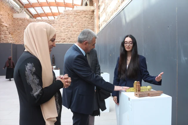 İshak Paşa Sarayı'nda Büyüleyici Seramik Sergisi: Mutlaka Görün
