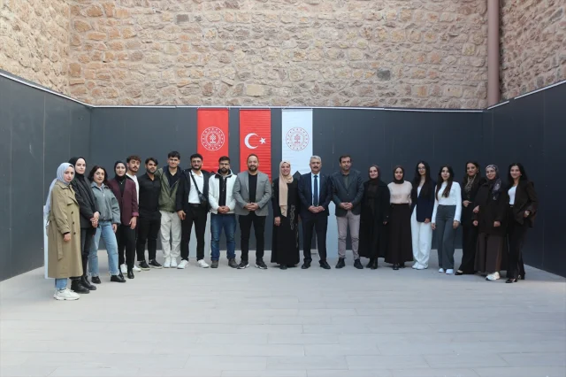 İshak Paşa Sarayı'nda Büyüleyici Seramik Sergisi: Mutlaka Görün