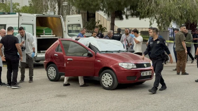 Adana'da otomobilde gizemli ölüm alarmı