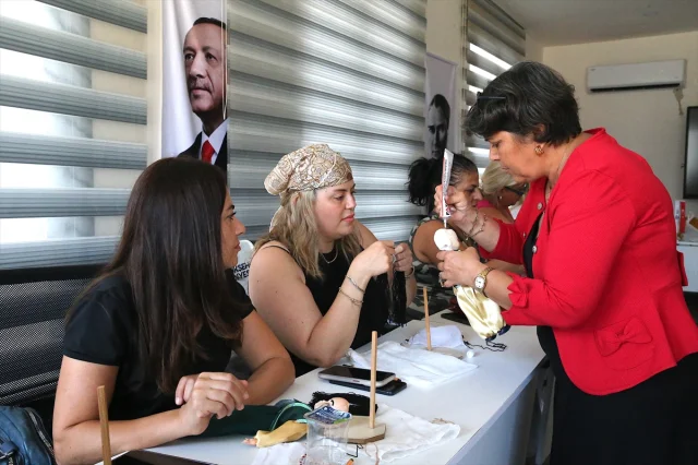 Hatay'da Afetzede Sanatçılar Misafirlerini Sanatla Karşılıyor