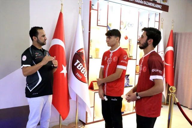 Milli Dartçılar Slovakya'da Dünya Şampiyonluğu İçin Sahnede