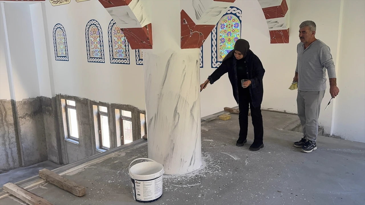 Baba Kız Sanatçıların Camileri Renklendiren Büyüleyici Yolculuğu