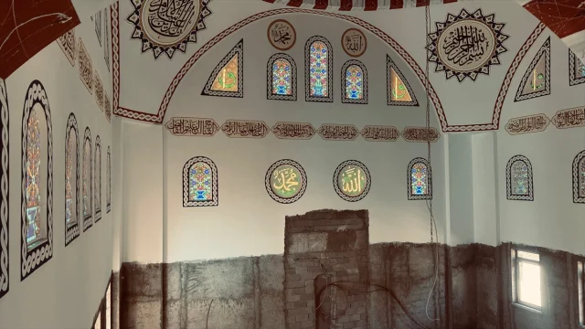 Baba Kız Sanatçıların Camileri Renklendiren Büyüleyici Yolculuğu