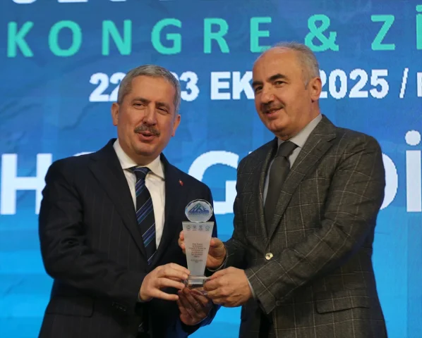 Rize'de Küresel Dönüşüm: Ticaret ve Ekonomi Zirvesi'nde Çarpıcı Açıklamalar