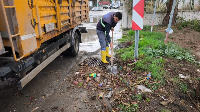 Bodrum'da Sağanak Yağış Trafikte Kaosa Yol Açtı