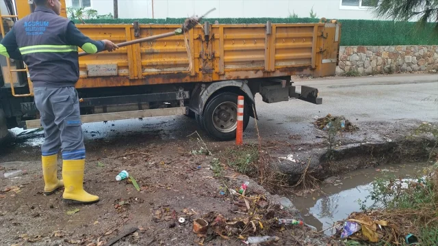 Bodrum'da Sağanak Yağış Trafikte Kaosa Yol Açtı