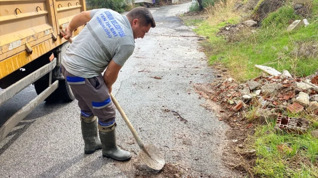 Bodrum'da Sağanak Yağış Trafikte Kaosa Yol Açtı