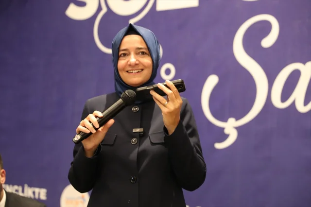 Fatma Betül Sayan Kaya'dan Gençlere Güçlü Mesaj
