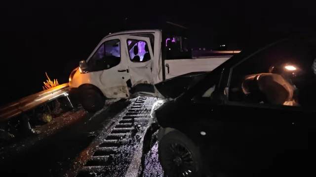 Çorum'da Trafik Kazası: Kamyonet ve Minibüs Çarpıştı