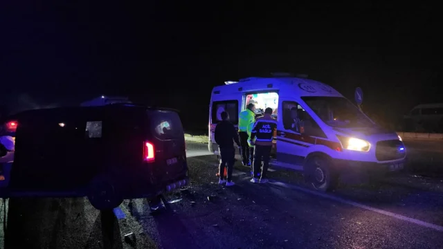 Çorum'da Trafik Kazası: Kamyonet ve Minibüs Çarpıştı
