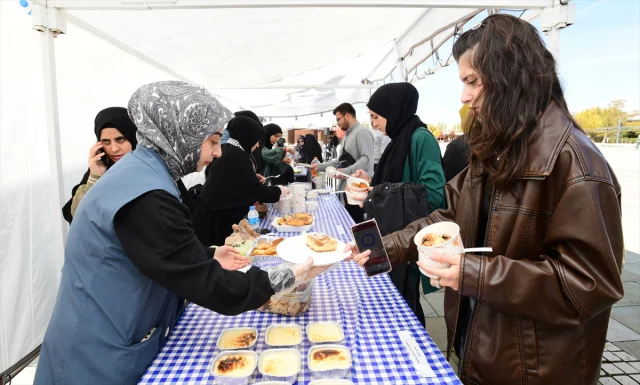 Van'da Öğrenciler Ve Akademisyenlerden Gazze İçin Büyük Destek