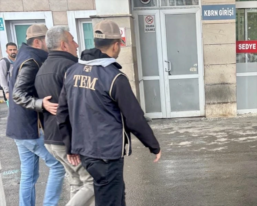 Kırşehir'de aranan FETÖ üyesi saklandığı yerde yakalandı