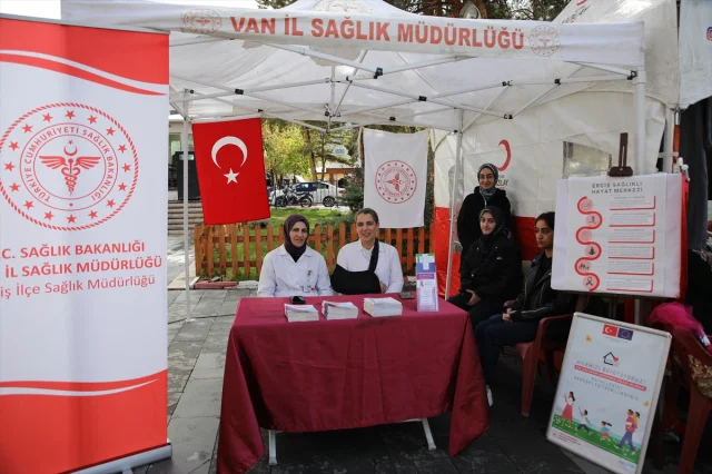 Van depreminin yıl dönümünde duygusal anlar yaşandı