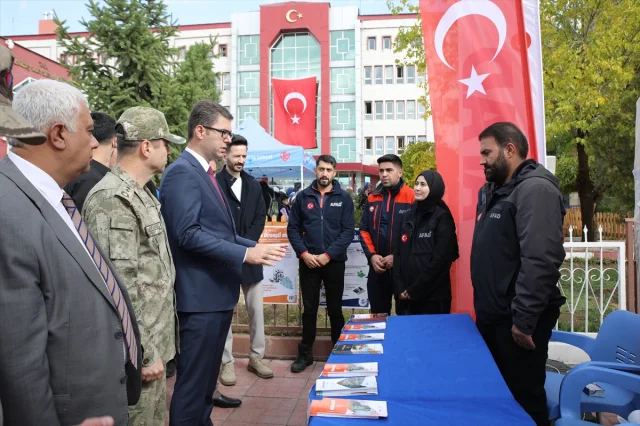 Van depreminin yıl dönümünde duygusal anlar yaşandı