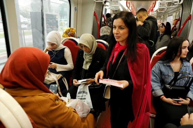 Samsun Tramvayında Meme Kanseri Farkındalığı Rüzgarı