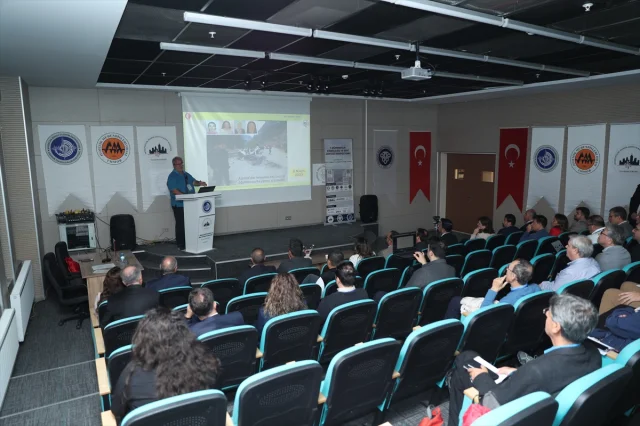 Erzincan'da Jeofizik Sempozyumunda Deprem Teknolojileri Gündemde