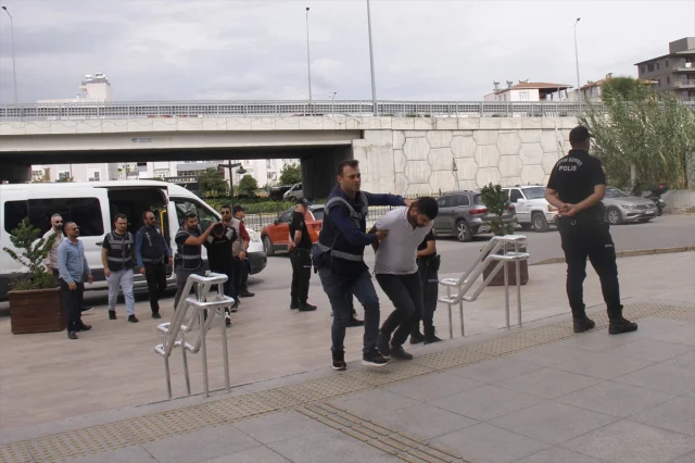 Antalya'da Silahlı Çatışma: 2 Ölü, 6 Şüpheli Gözaltında