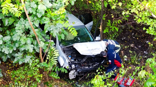 Amasya'da Kontrolden Çıkan Otomobil Bahçeye Devrildi: 4 Yaralı