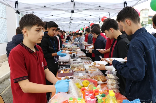 Öğrenciler Gazze İçin Bir Araya Geldi Amasyada Duygu Dolu Kermes