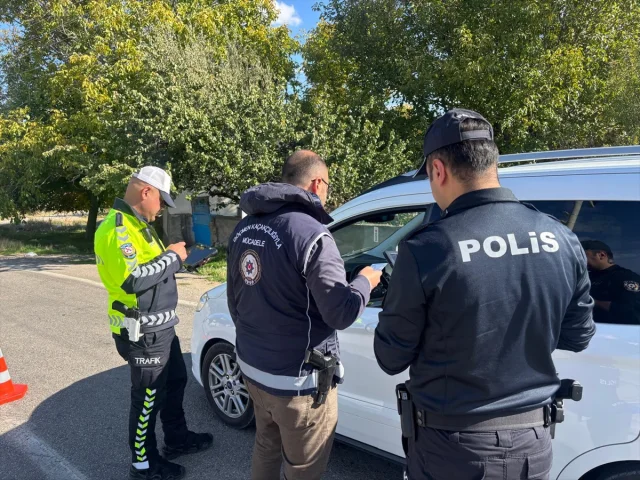 Kırşehir'de Düzensiz Göçmen Operasyonu: 8 Kişi Yakalandı