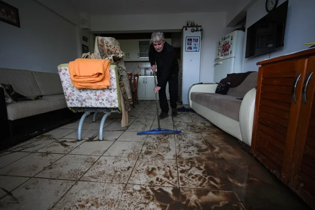 Foça'da Sel Felaketi: Kayıp Vatandaşın Durumu Ne Olacak?