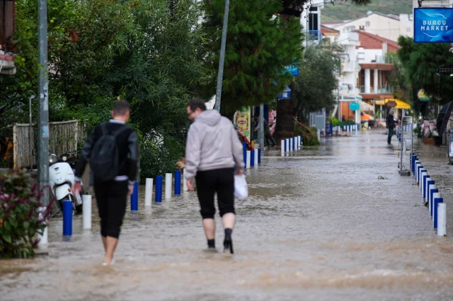 Foça'da Sel Felaketi: Kayıp Vatandaşın Durumu Ne Olacak?