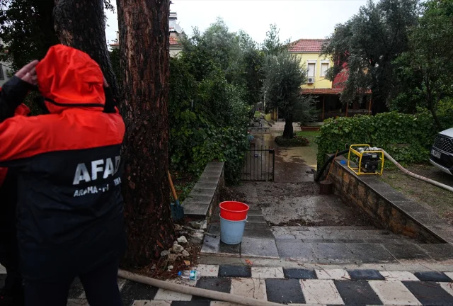 Foça'da Sel Felaketi: Kayıp Vatandaşın Durumu Ne Olacak?