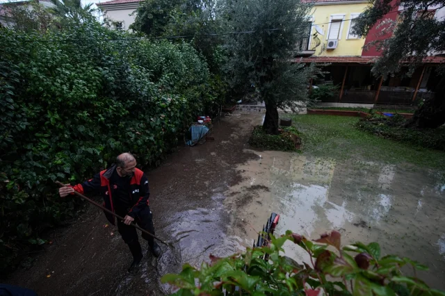 Foça'da Sel Felaketi: Kayıp Vatandaşın Durumu Ne Olacak?