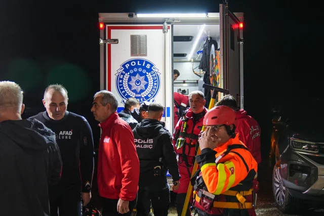 Foça'da Sel Felaketi: Kayıp Vatandaşın Durumu Ne Olacak?
