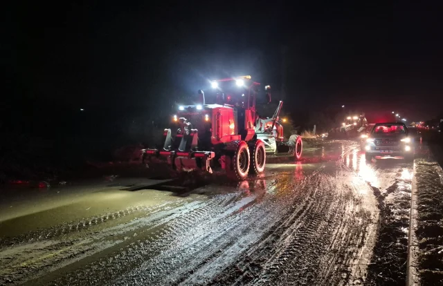 Aydın'da Yoğun Sağanak Hayatı Felç Etti: Trafikte Kaos Yaşandı