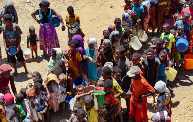 Adana'nın gönüllü kahramanları Madagaskar'a umut götürdü