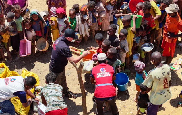 Adana'nın gönüllü kahramanları Madagaskar'a umut götürdü