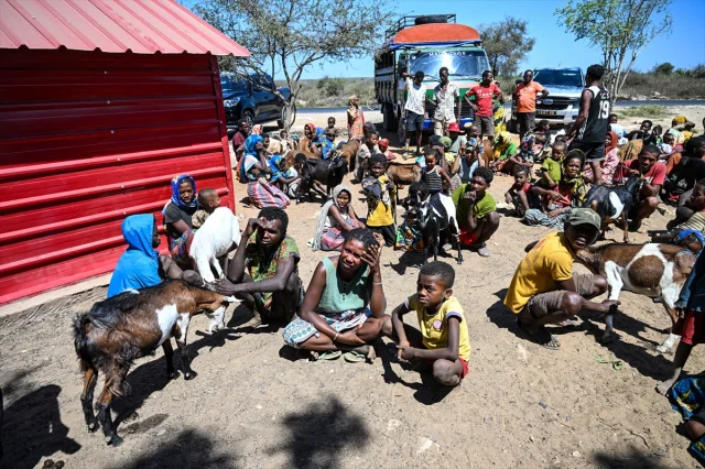 Adana'nın gönüllü kahramanları Madagaskar'a umut götürdü