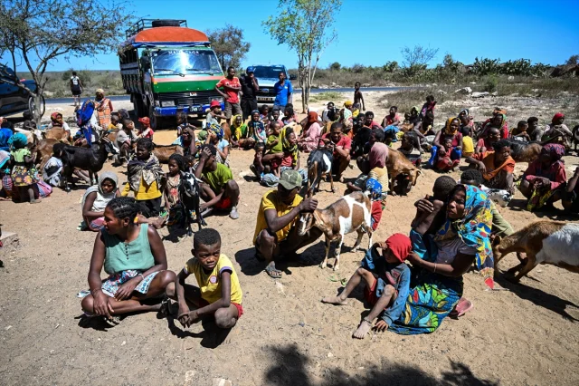 Adana'nın gönüllü kahramanları Madagaskar'a umut götürdü