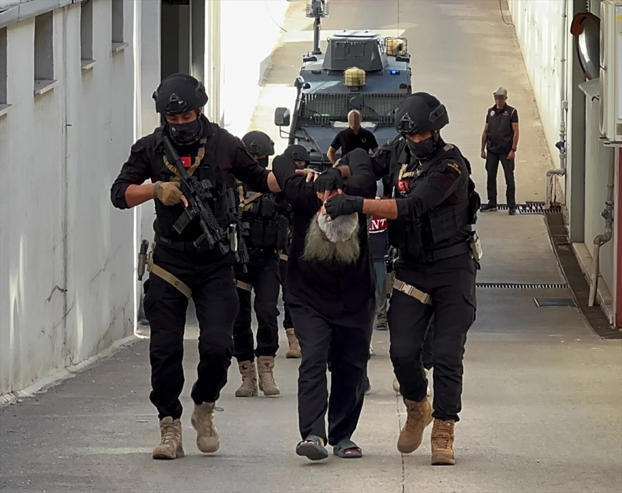 Adana'da terör operasyonu: 6 DEAŞ zanlısı tutuklandı