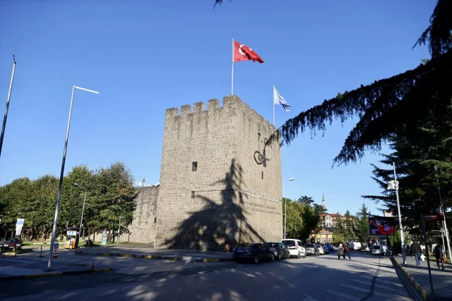 Zağnos Burcu'ndaki Tarihi Kütüphane Öğrencilerin Vazgeçilmezi Oldu