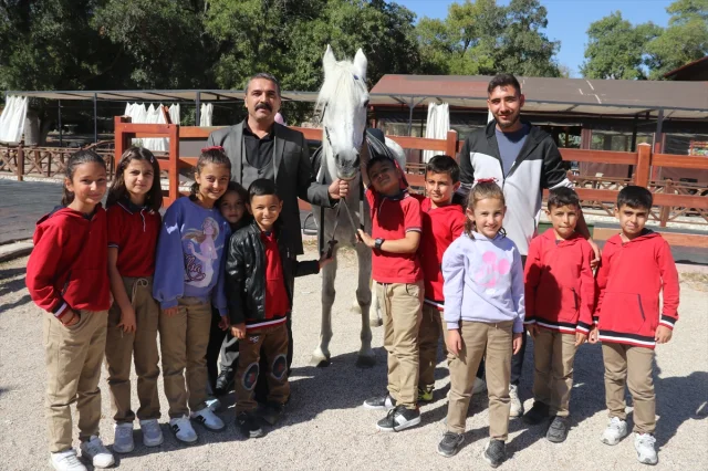Malatya'da Bir Köy Okulunda Öğrencilerin Bayrak Sevgisi Göz Dolduruyor