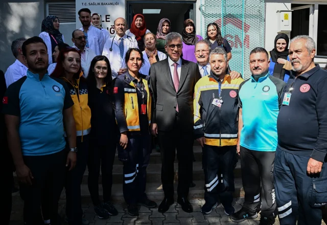 Sağlık Bakanı Antalya'da Aile Sağlığı Merkezlerini İnceledi: Yenilikler Geliyor