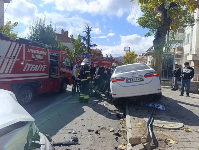 Afyonkarahisar'da Yaşanan Kazada 7 Kişi Yaralandı