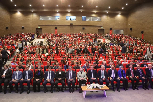 Erzincan'da Binlerce Öğrenciye Valilikten Burs Müjdesi