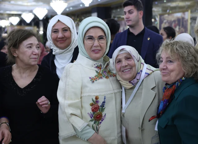 Emine Erdoğan'dan Duygulandıran 'Siirtlilerle Buluşma' Mesajı
