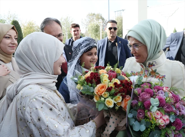 Emine Erdoğan'dan Duygulandıran 'Siirtlilerle Buluşma' Mesajı