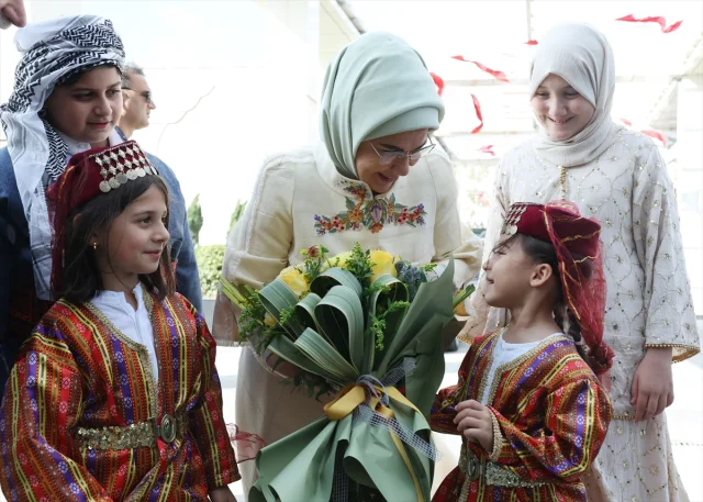 Emine Erdoğan'dan Duygulandıran 'Siirtlilerle Buluşma' Mesajı