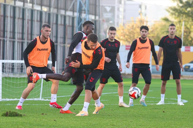 Samsunspor'da Rizespor Maçı Öncesi Hummalı Hazırlıklar: Sakatlık Endişe Yaratıyor