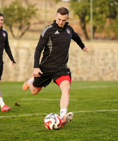 Gaziantep FK ve Fenerbahçe Karşılaşması Öncesi Nefesler Tutuldu
