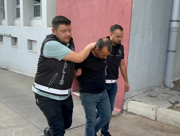 Adana'da Çiçekli Dolandırıcılık Operasyonu Şaşkına Çevirdi
