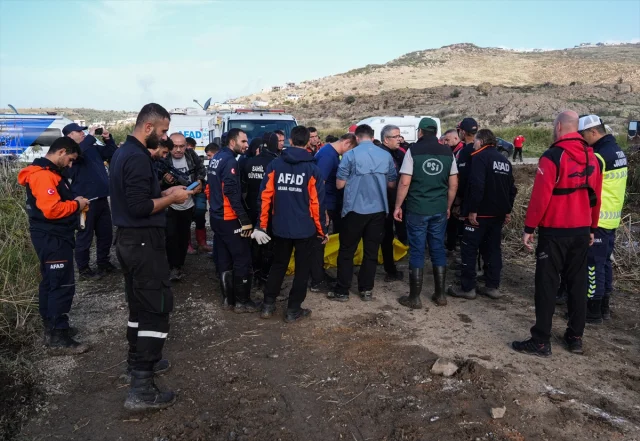 İzmir Foça'da Selin Acı Bırakışı: Kaptanoğlu'nun Cenazesi Son Yolculuğuna Uğurlandı