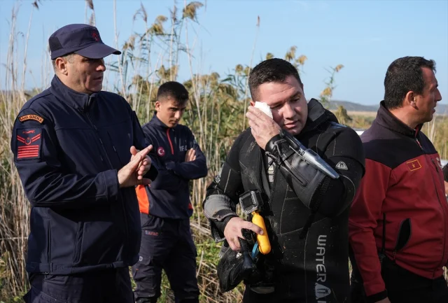 İzmir Foça'da Selin Acı Bırakışı: Kaptanoğlu'nun Cenazesi Son Yolculuğuna Uğurlandı