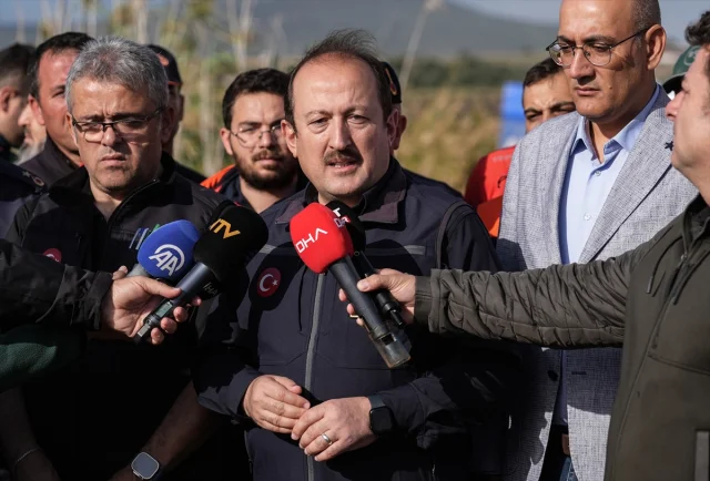 İzmir Foça'da Selin Acı Bırakışı: Kaptanoğlu'nun Cenazesi Son Yolculuğuna Uğurlandı